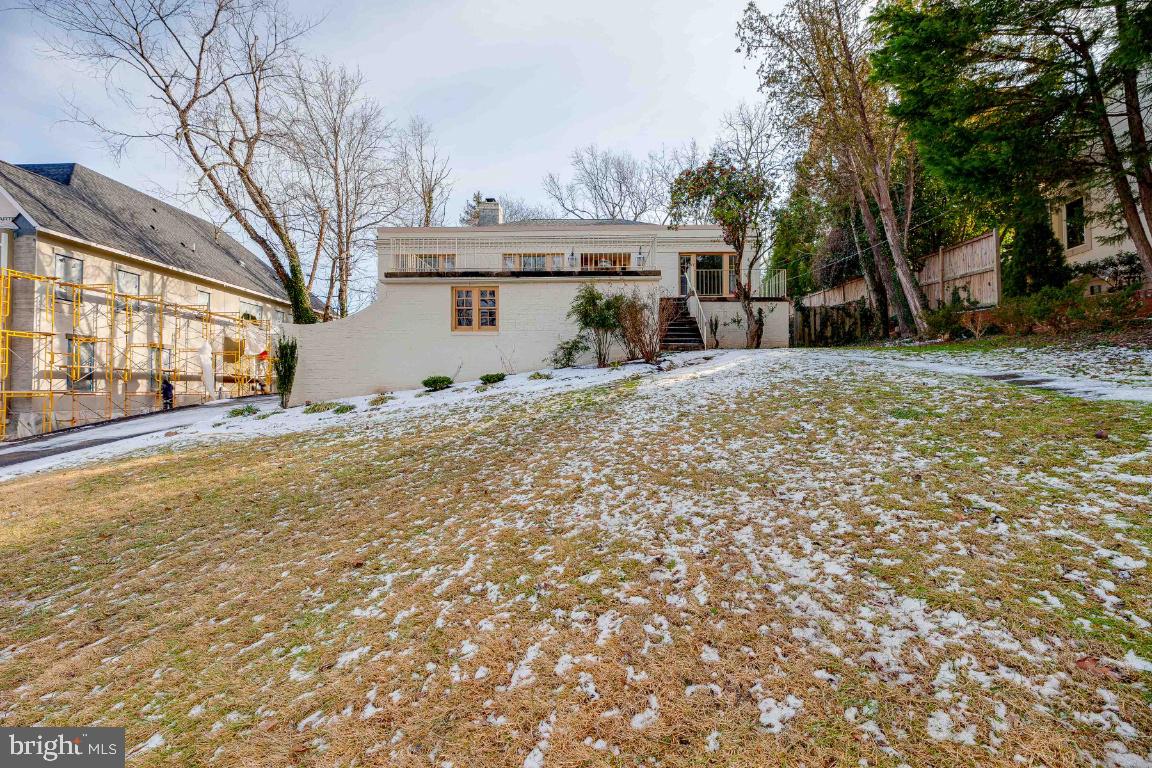 COUNTRY CLUB HILLS - Residential Lease