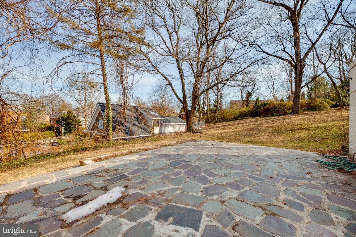 COUNTRY CLUB HILLS - Residential Lease