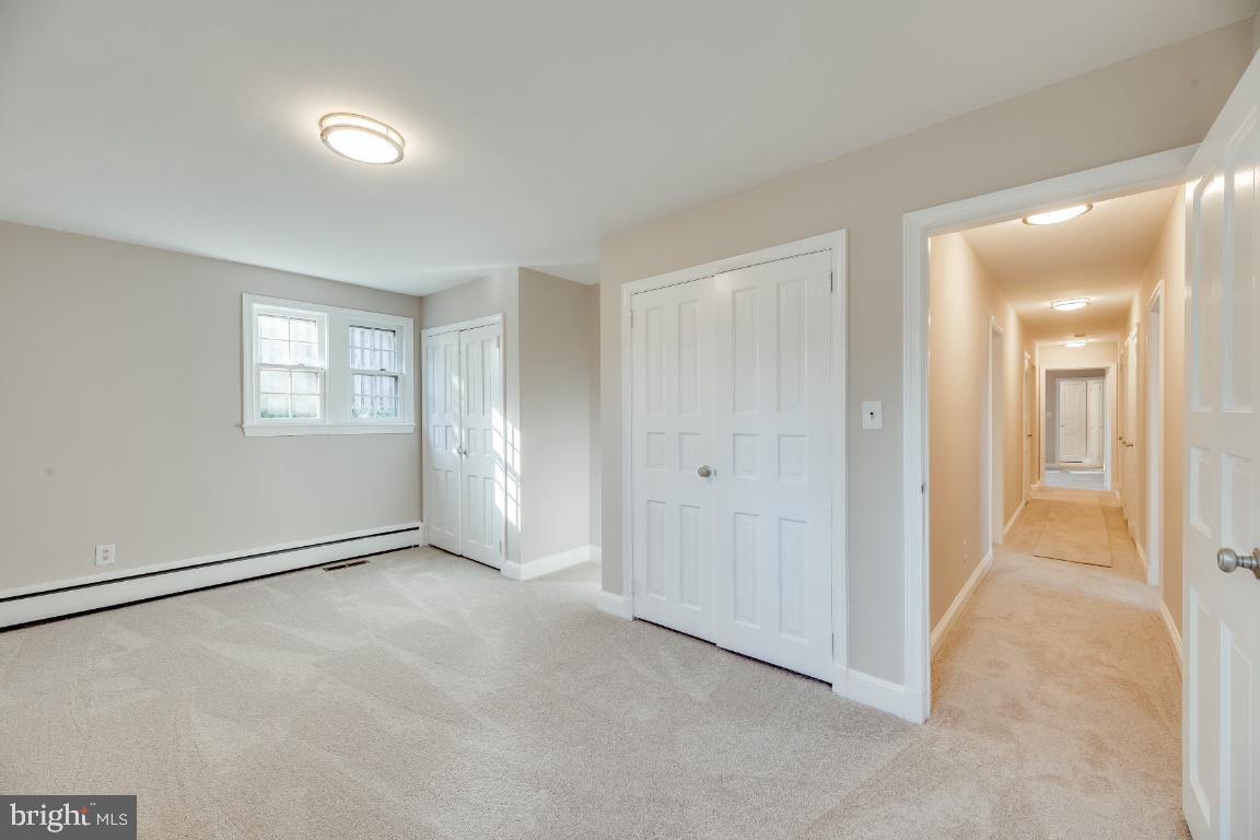 COUNTRY CLUB HILLS - Residential Lease