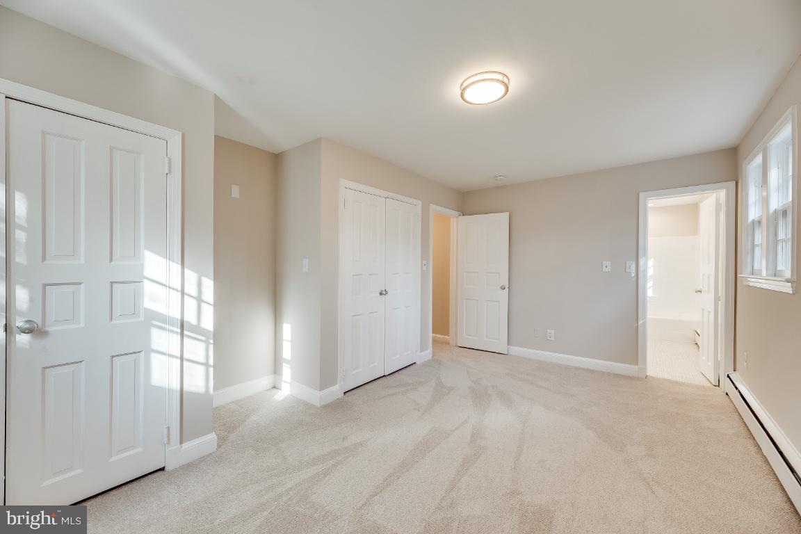 COUNTRY CLUB HILLS - Residential Lease