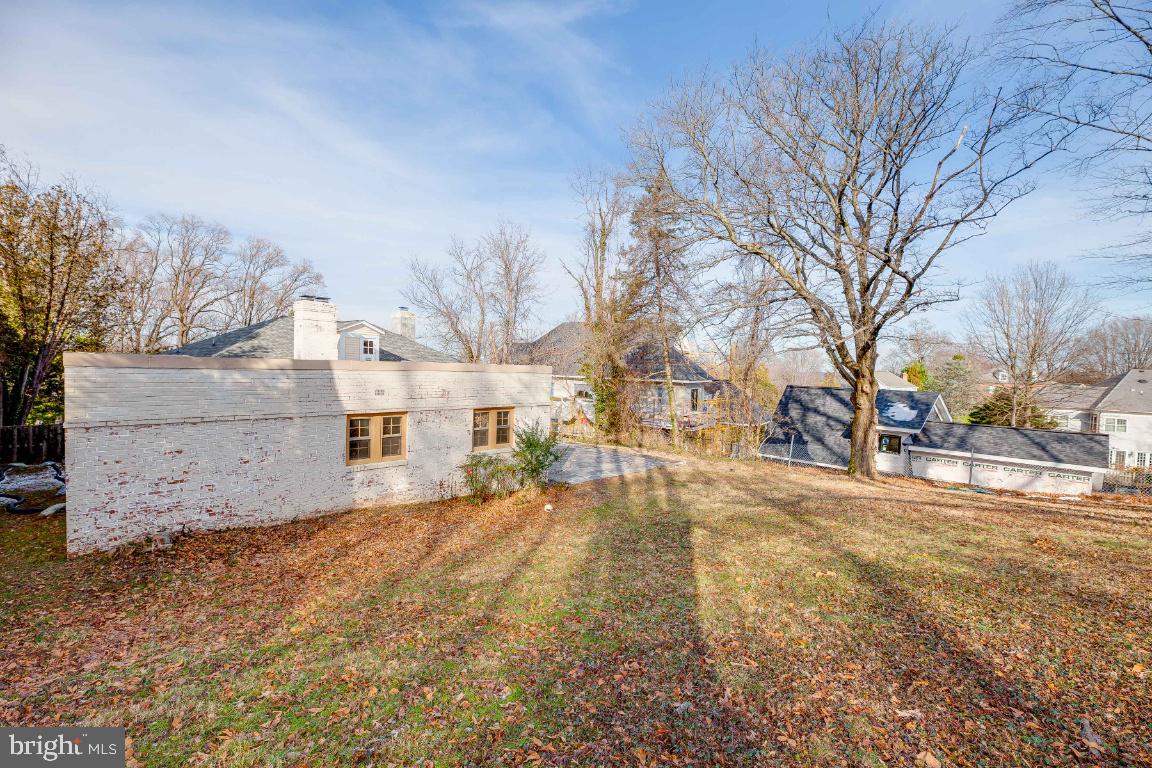 COUNTRY CLUB HILLS - Residential Lease