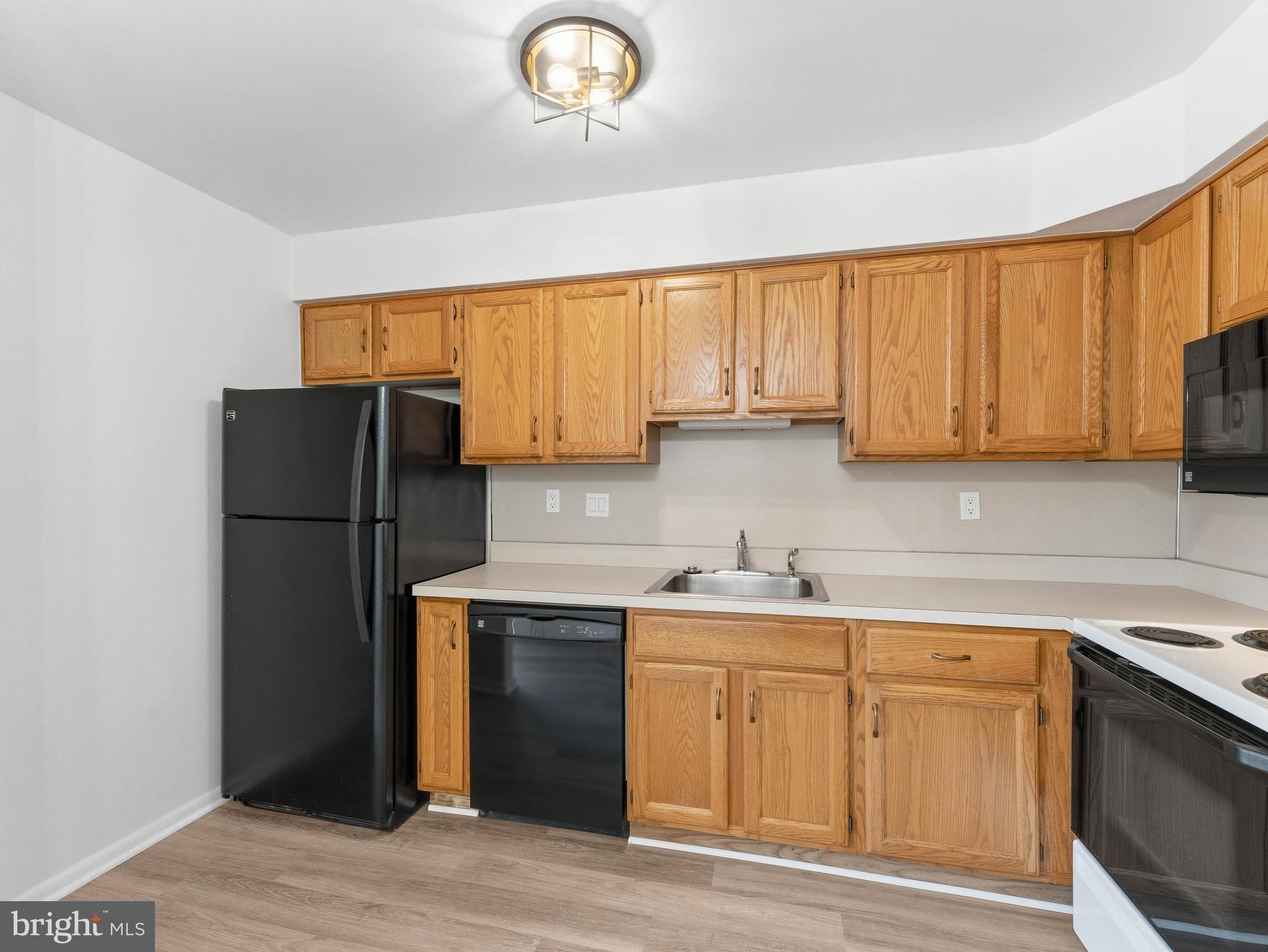 GLEN ESTS - Residential