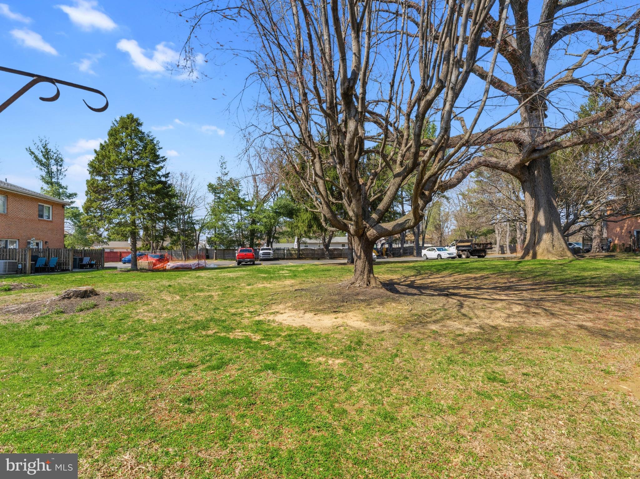 GLEN ESTS - Residential