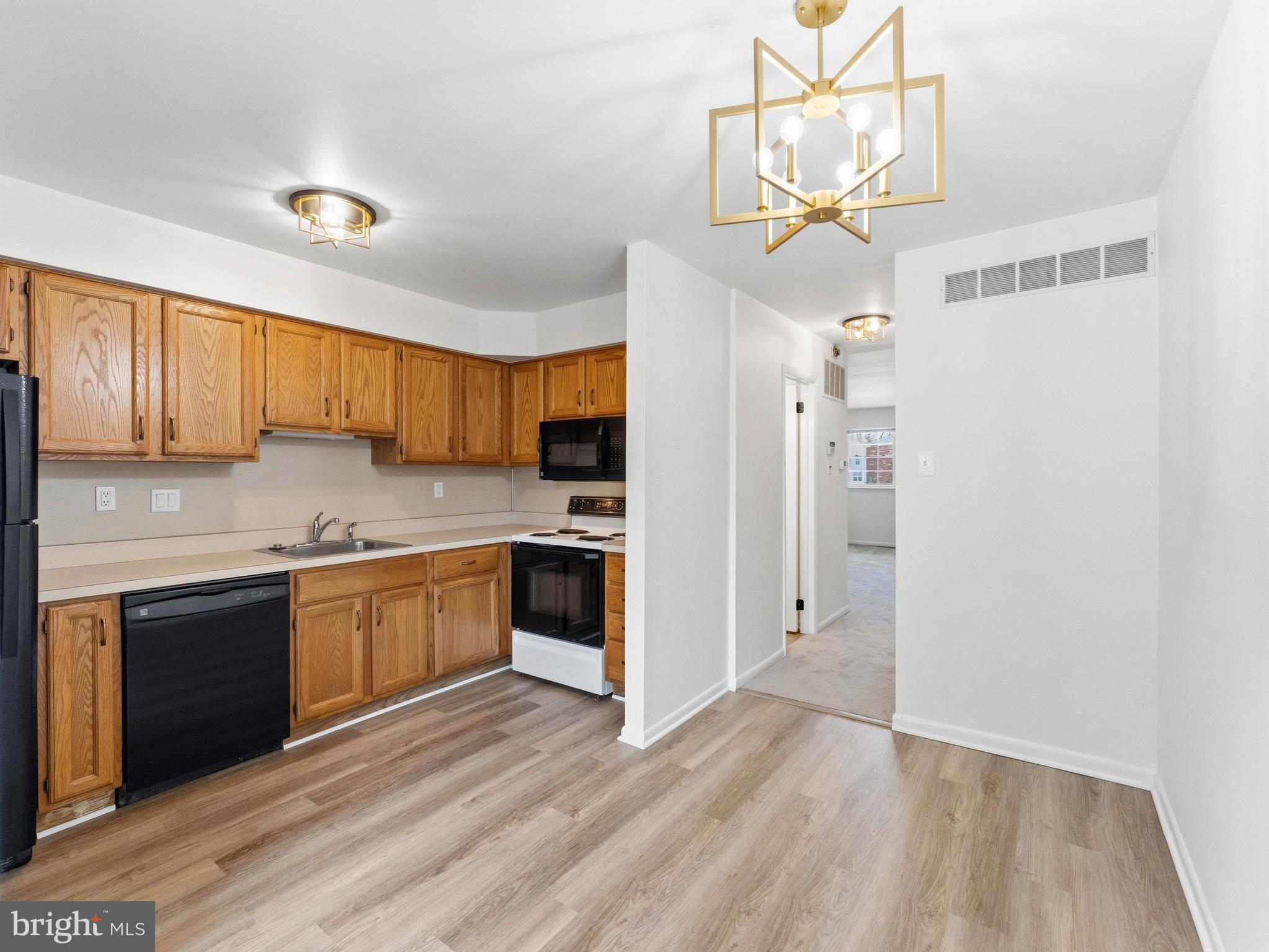 GLEN ESTS - Residential