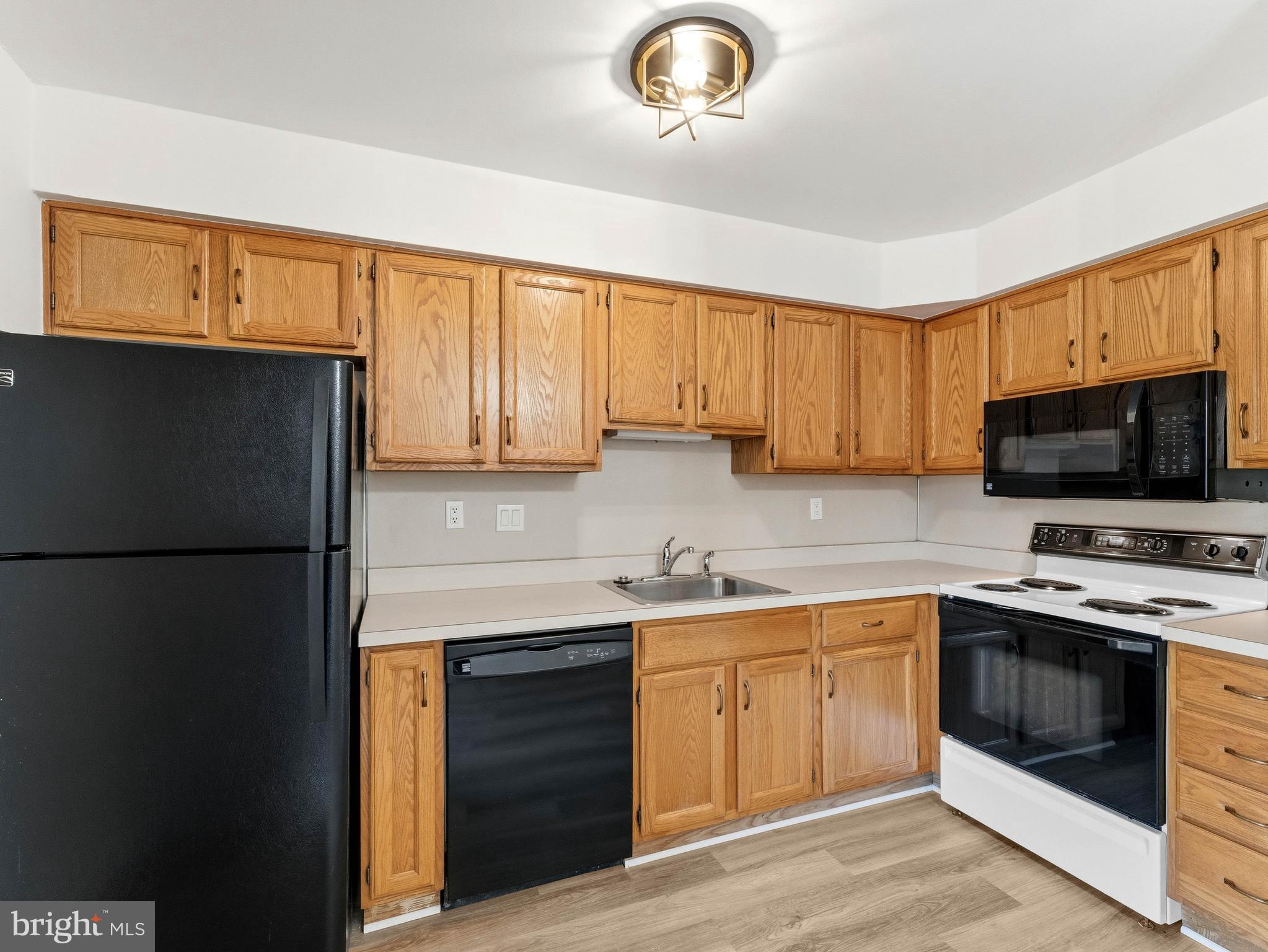 GLEN ESTS - Residential