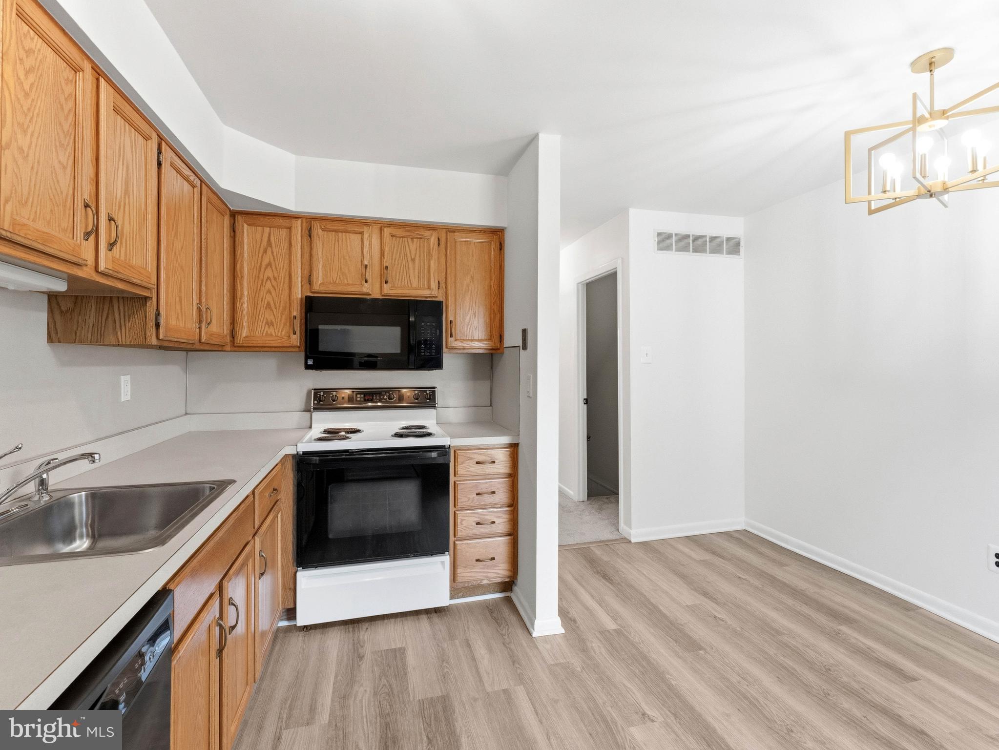 GLEN ESTS - Residential