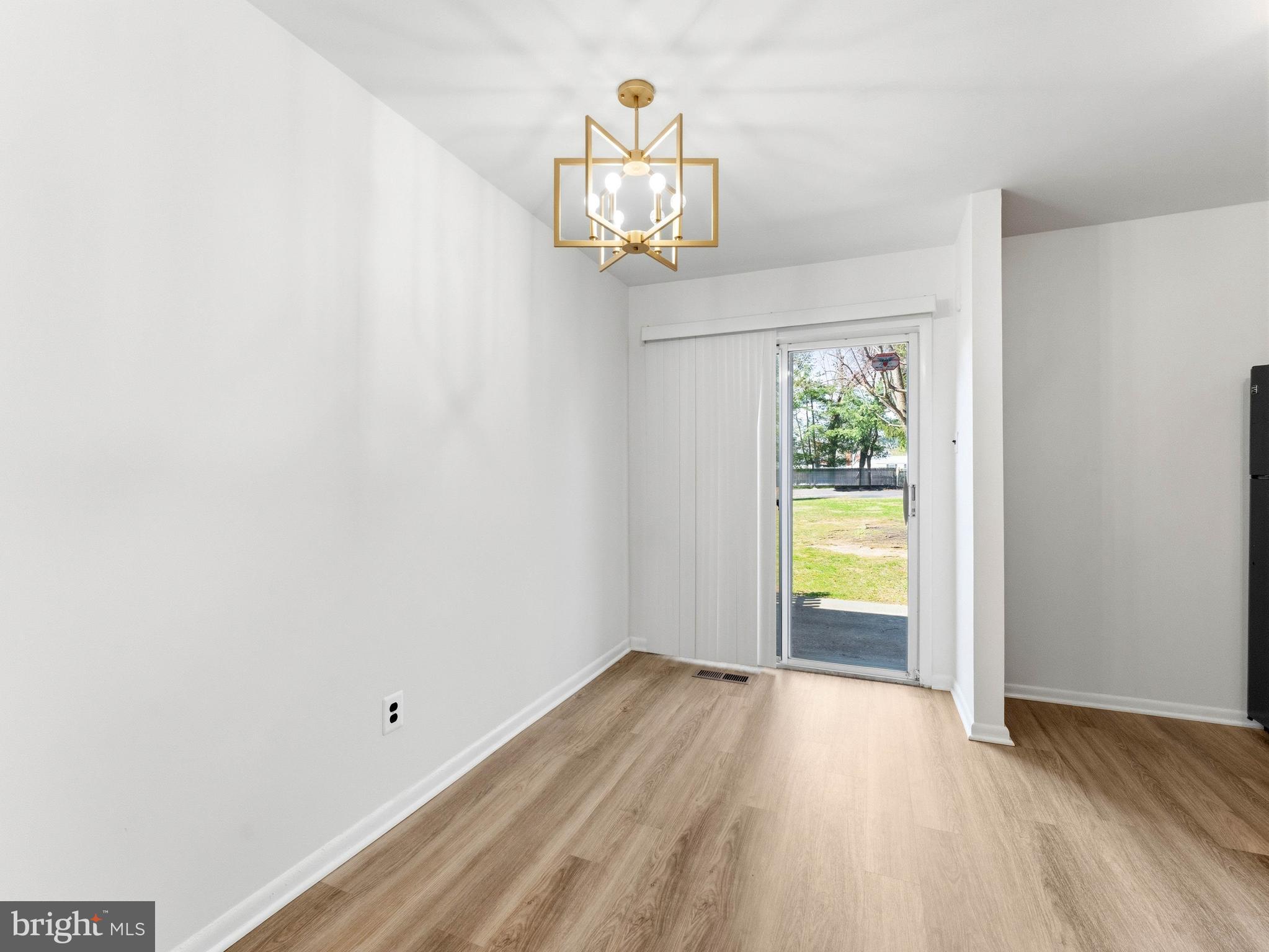 GLEN ESTS - Residential