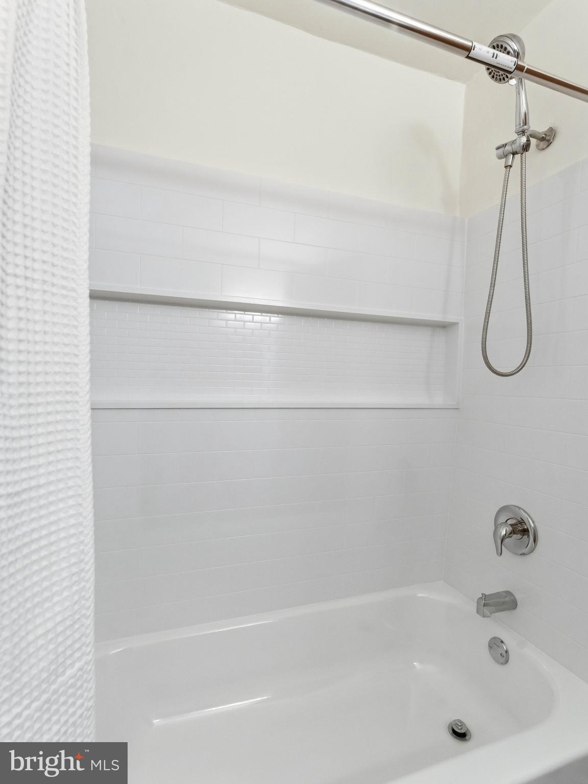 GLEN ESTS - Residential