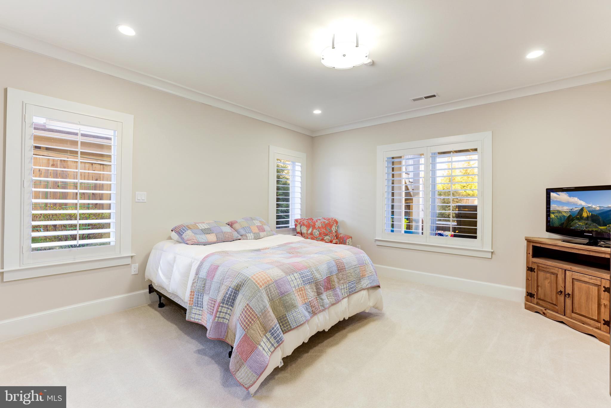 BROYHILLS MCLEAN ESTATES - Residential