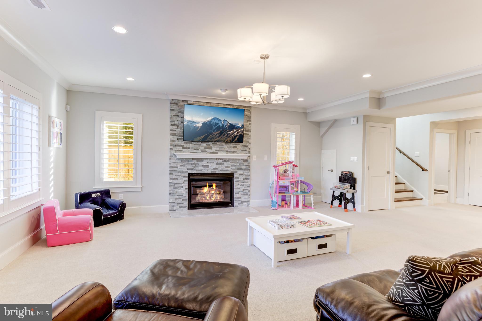 BROYHILLS MCLEAN ESTATES - Residential