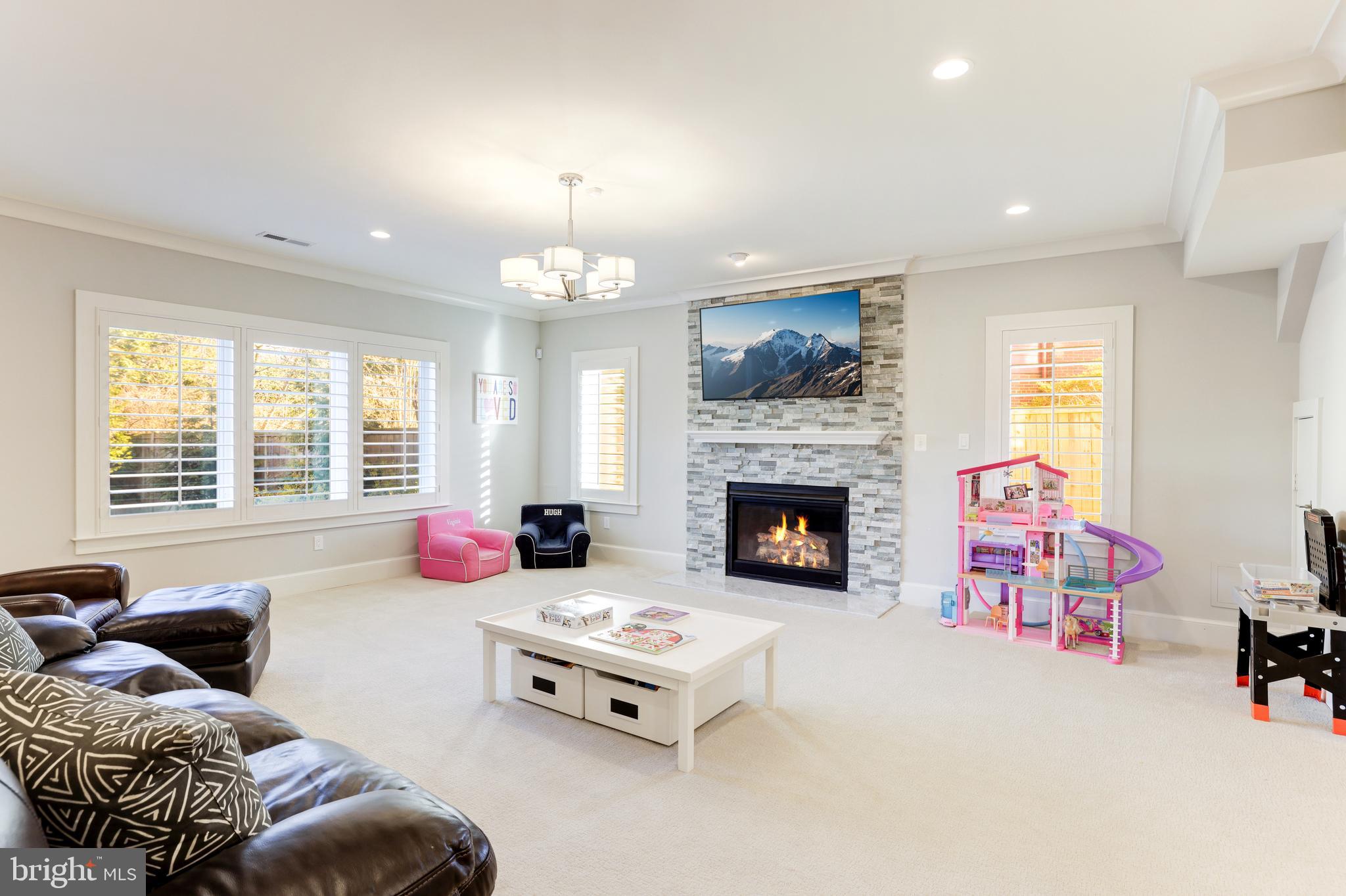 BROYHILLS MCLEAN ESTATES - Residential