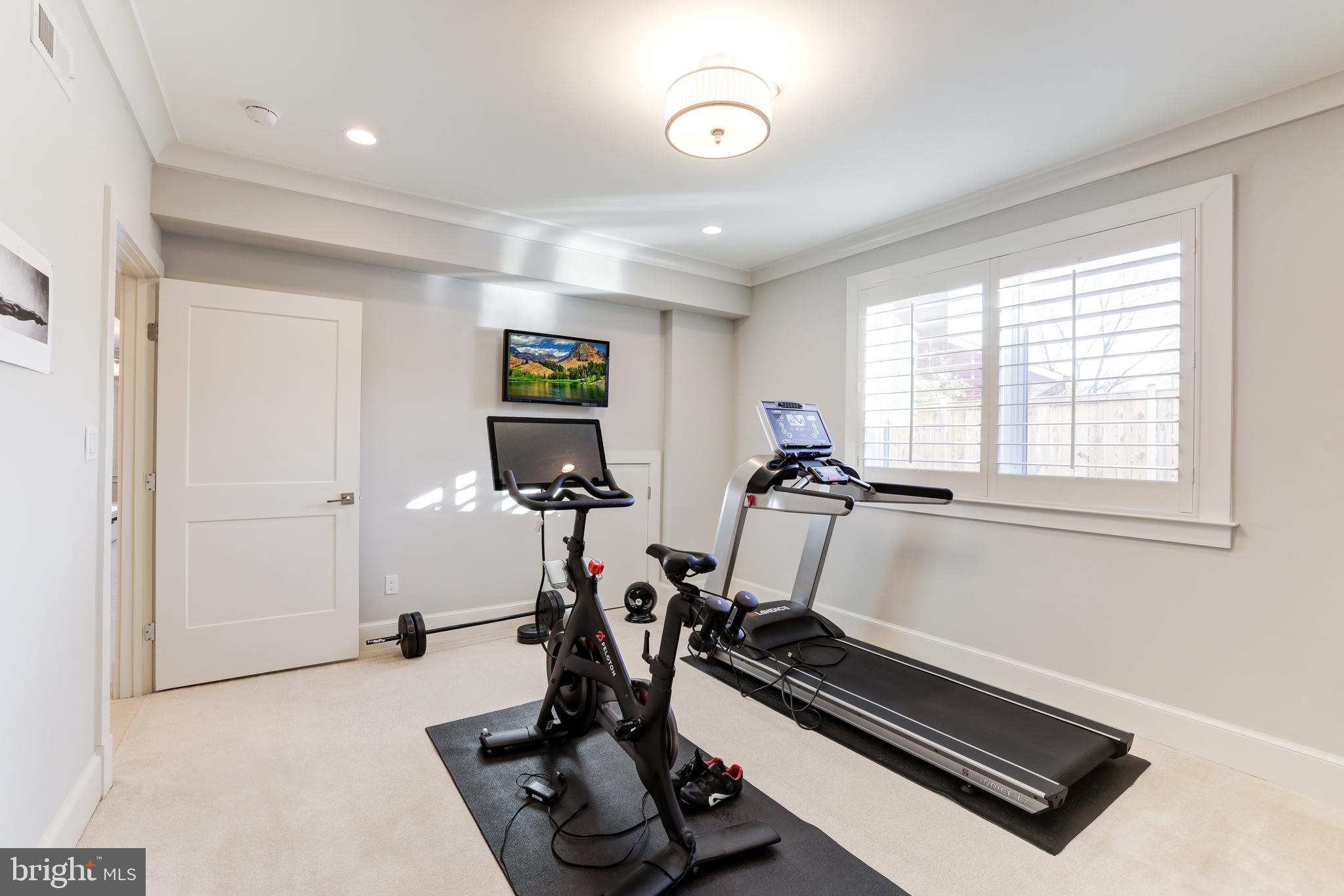 BROYHILLS MCLEAN ESTATES - Residential