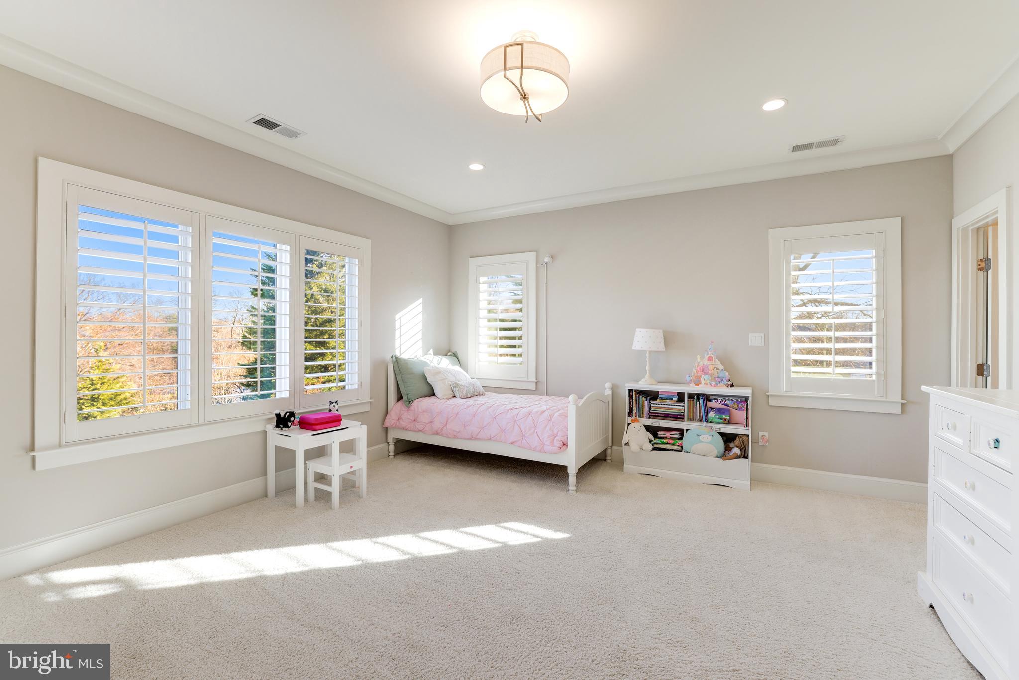 BROYHILLS MCLEAN ESTATES - Residential