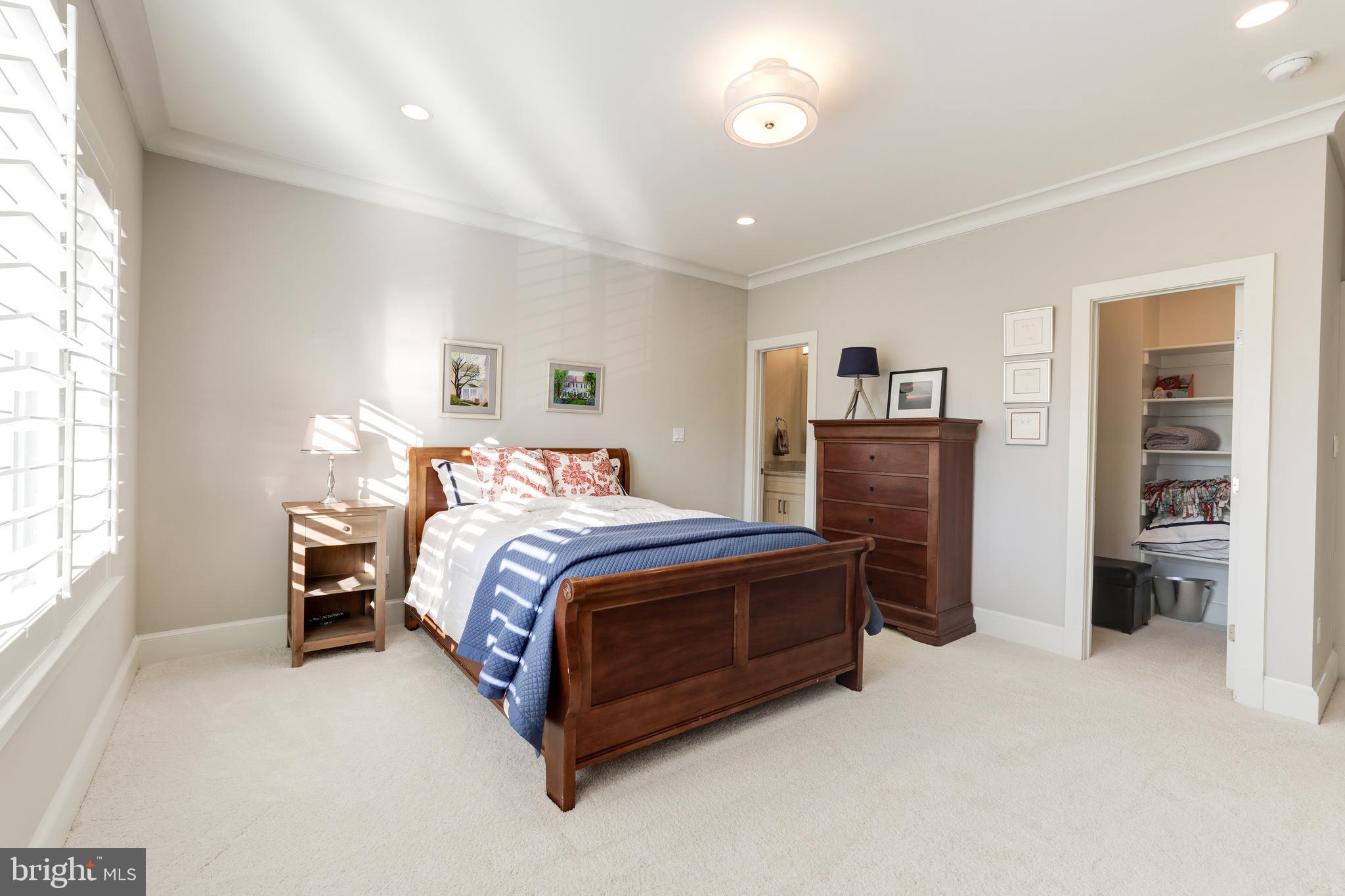 BROYHILLS MCLEAN ESTATES - Residential