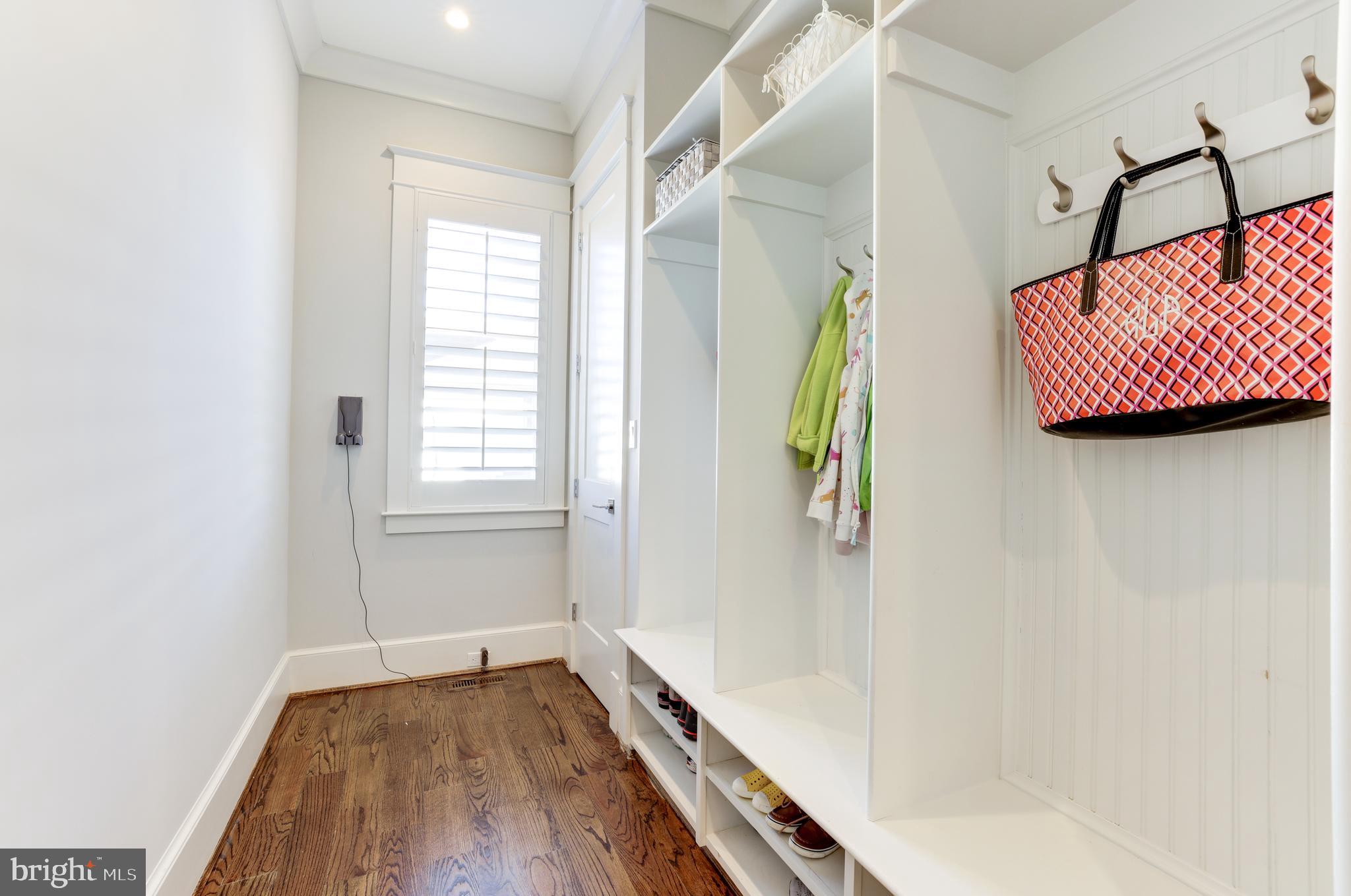 BROYHILLS MCLEAN ESTATES - Residential