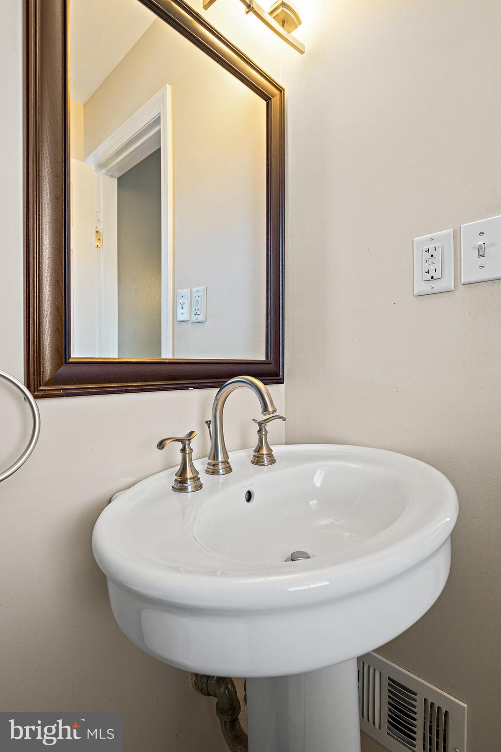 HILLCREST HEIGHTS - Residential Lease