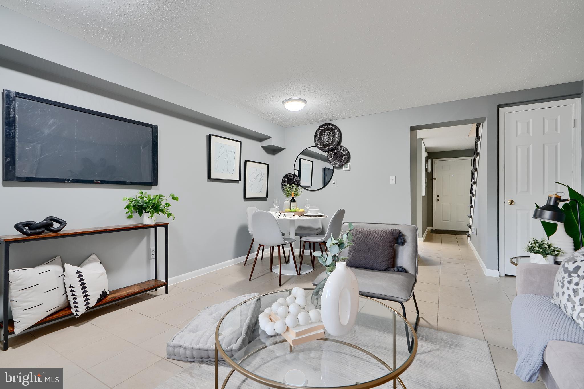 WINDMILL SQUARE - Residential