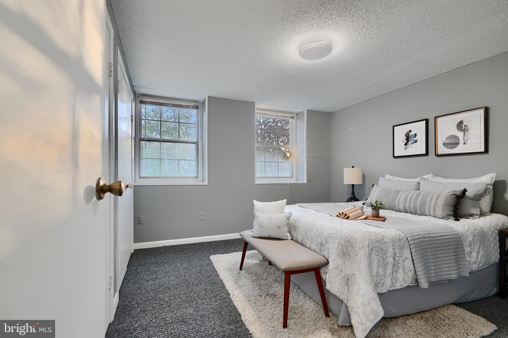 WINDMILL SQUARE - Residential