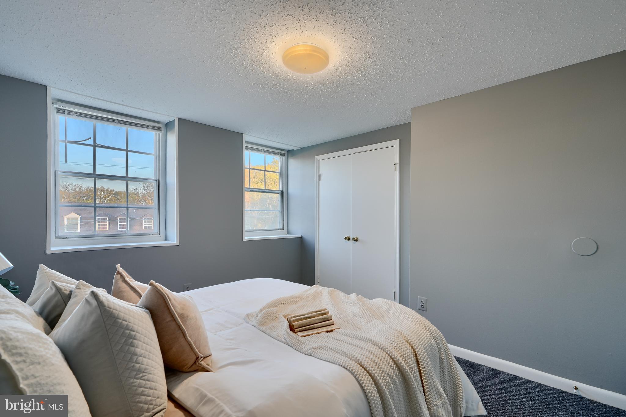 WINDMILL SQUARE - Residential