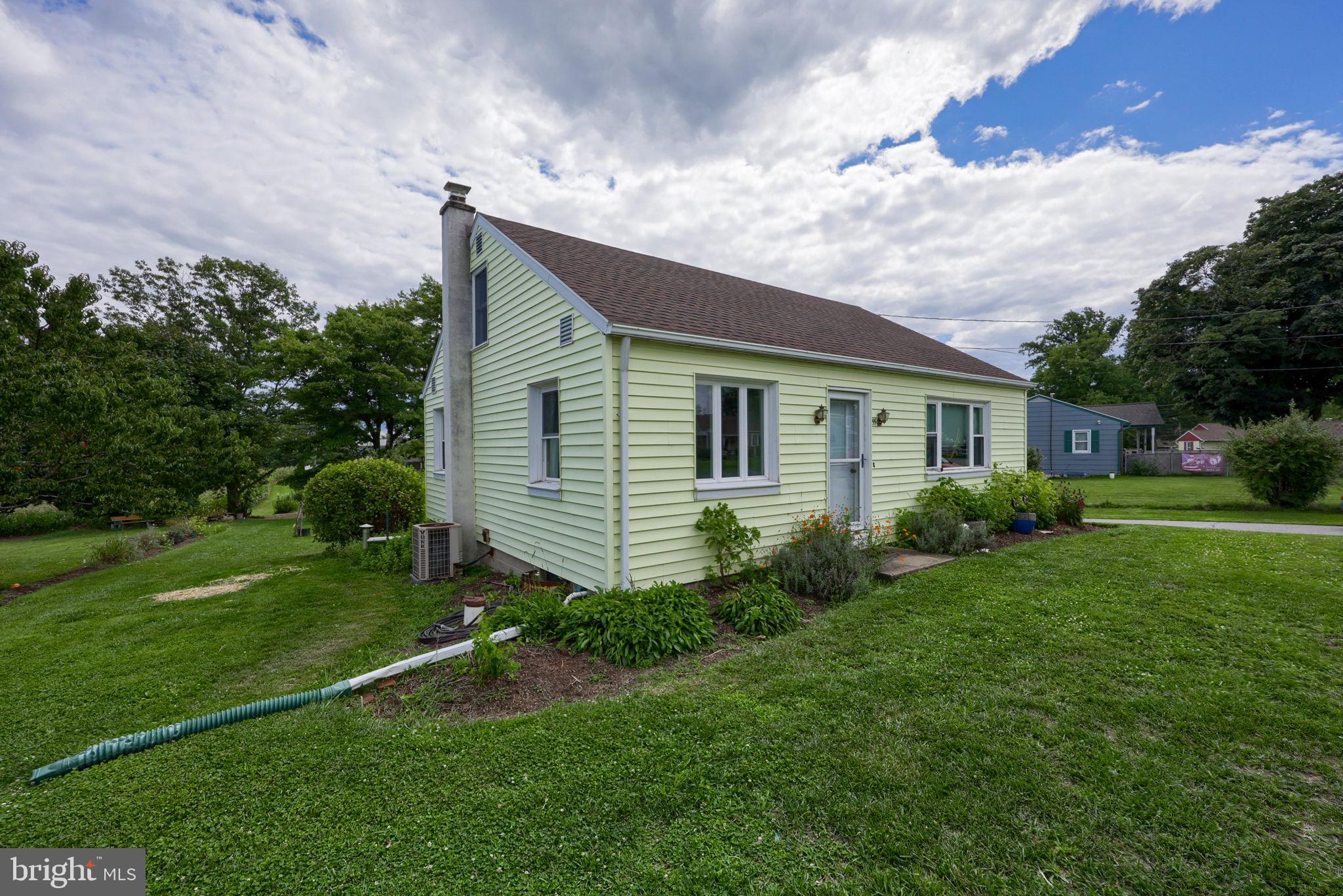 55 LARKSPUR LN