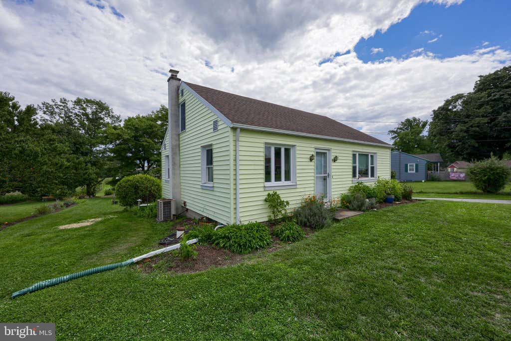 Photo of 55 Larkspur Ln, ELIZABETHTOWN, PA 17022 (MLS # PALA2094226)