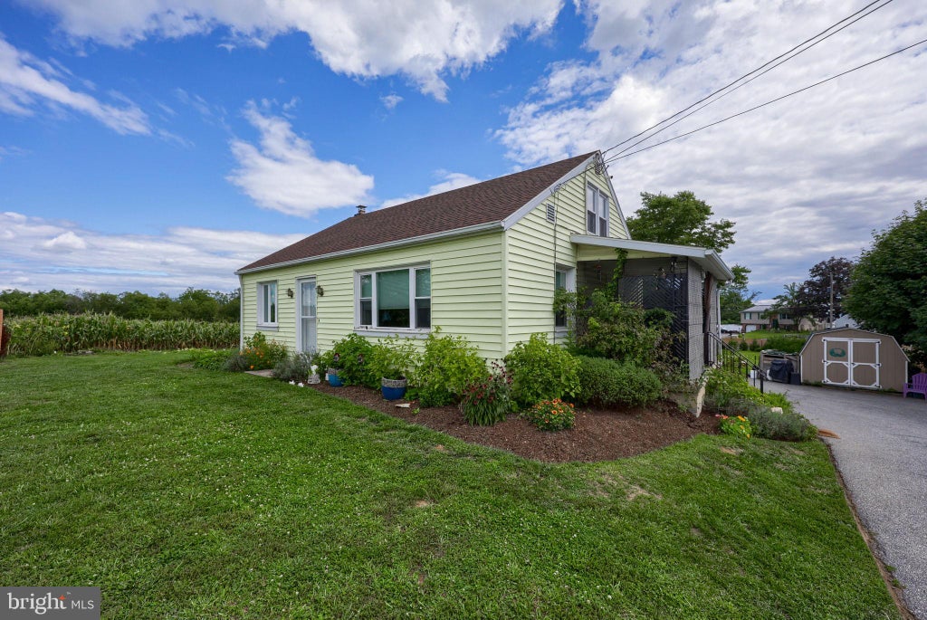 Photo of 55 Larkspur Ln, ELIZABETHTOWN, PA 17022 (MLS # PALA2094226)
