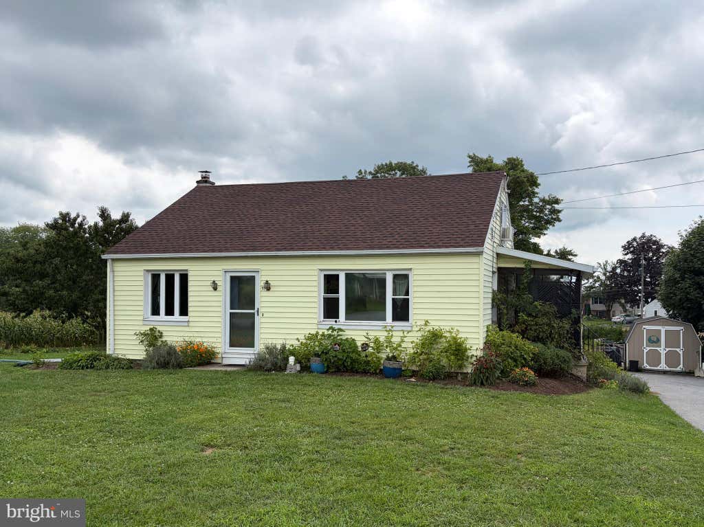 Photo of 55 Larkspur Ln, ELIZABETHTOWN, PA 17022 (MLS # PALA2094226)