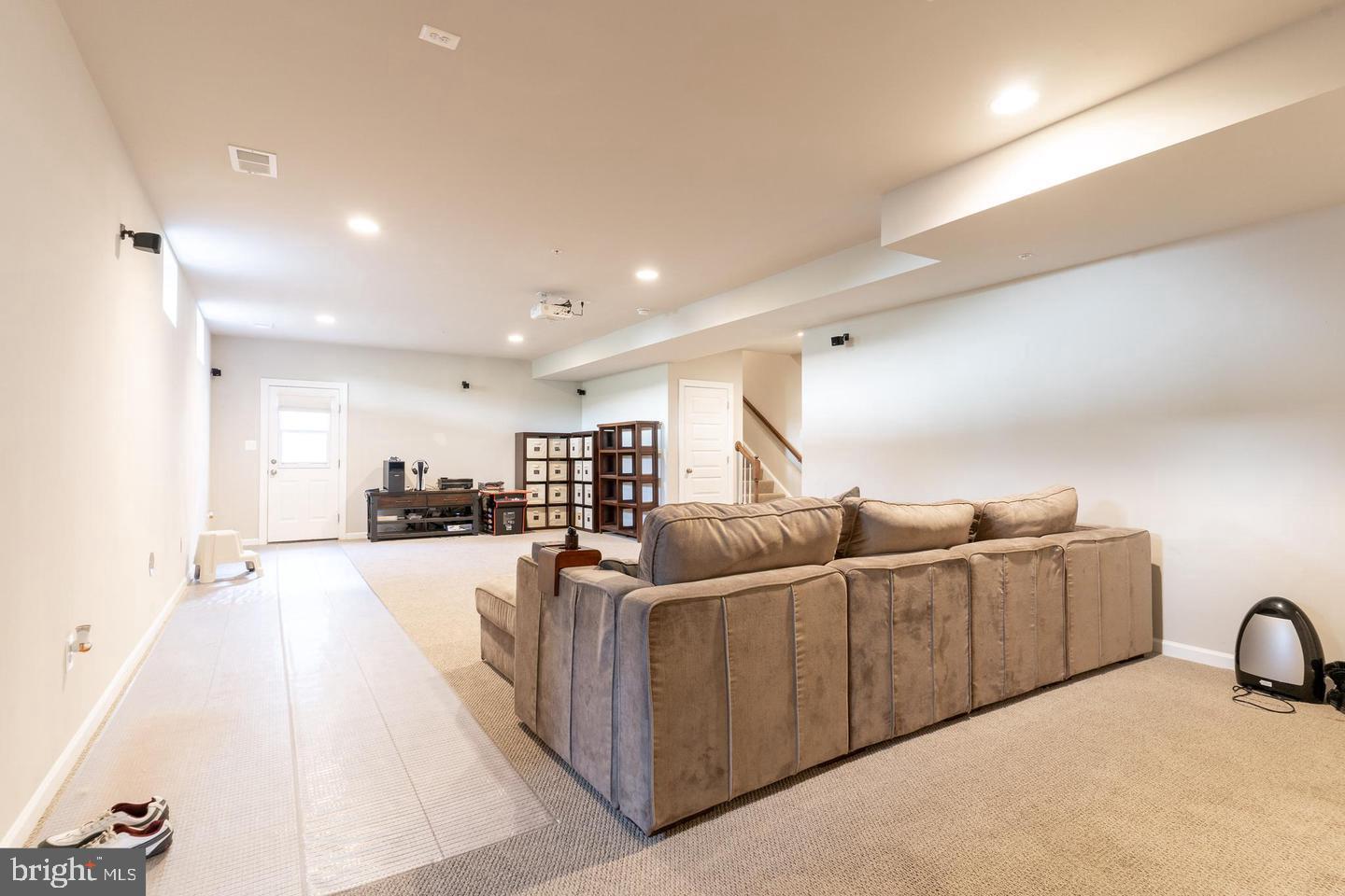 VILLAGES OF SAVANNAH - Residential Lease