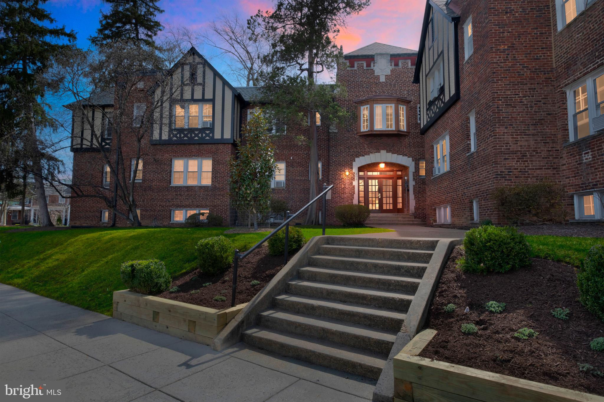 208 FARRAGUT STREET NW 207