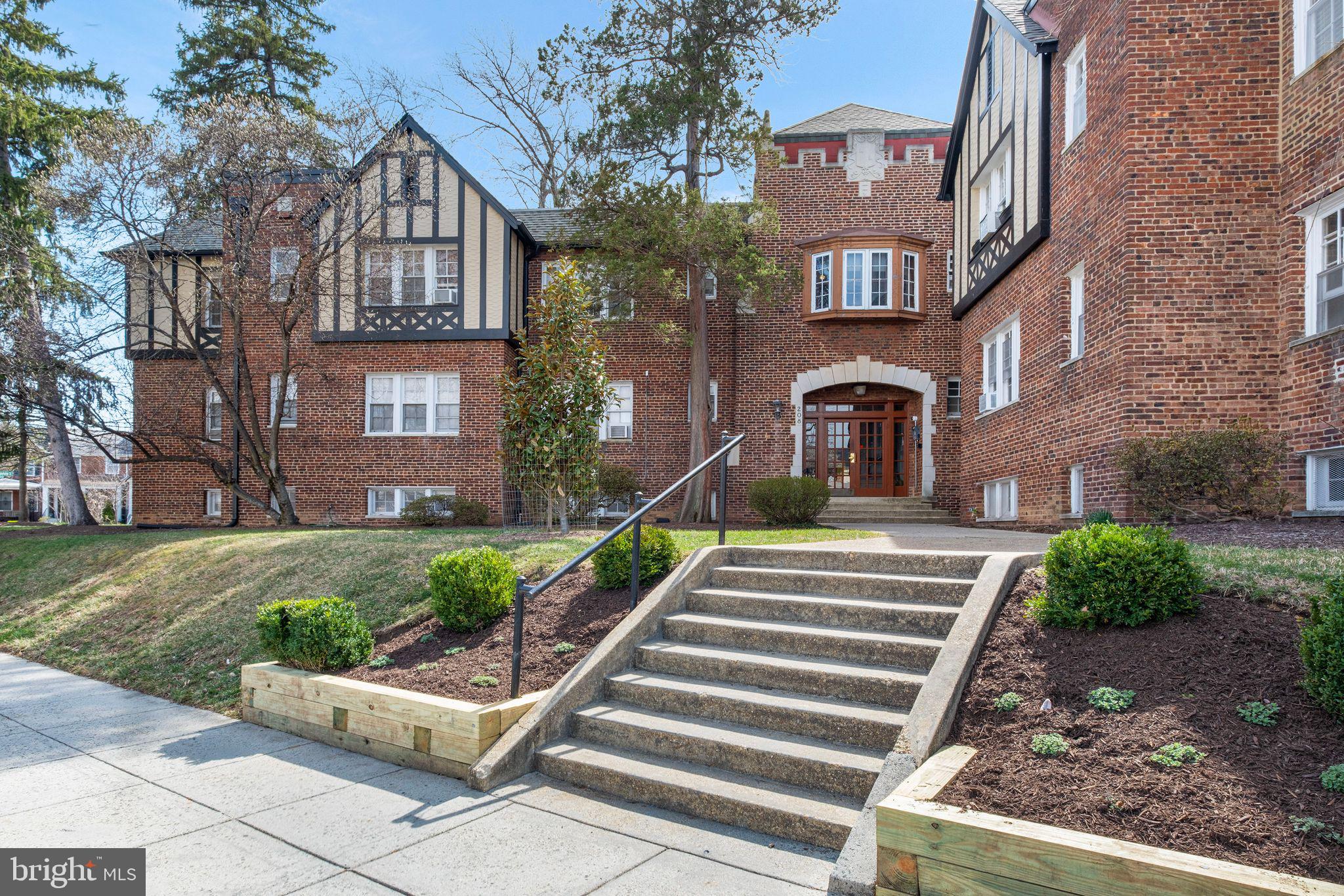 208 FARRAGUT STREET NW 207