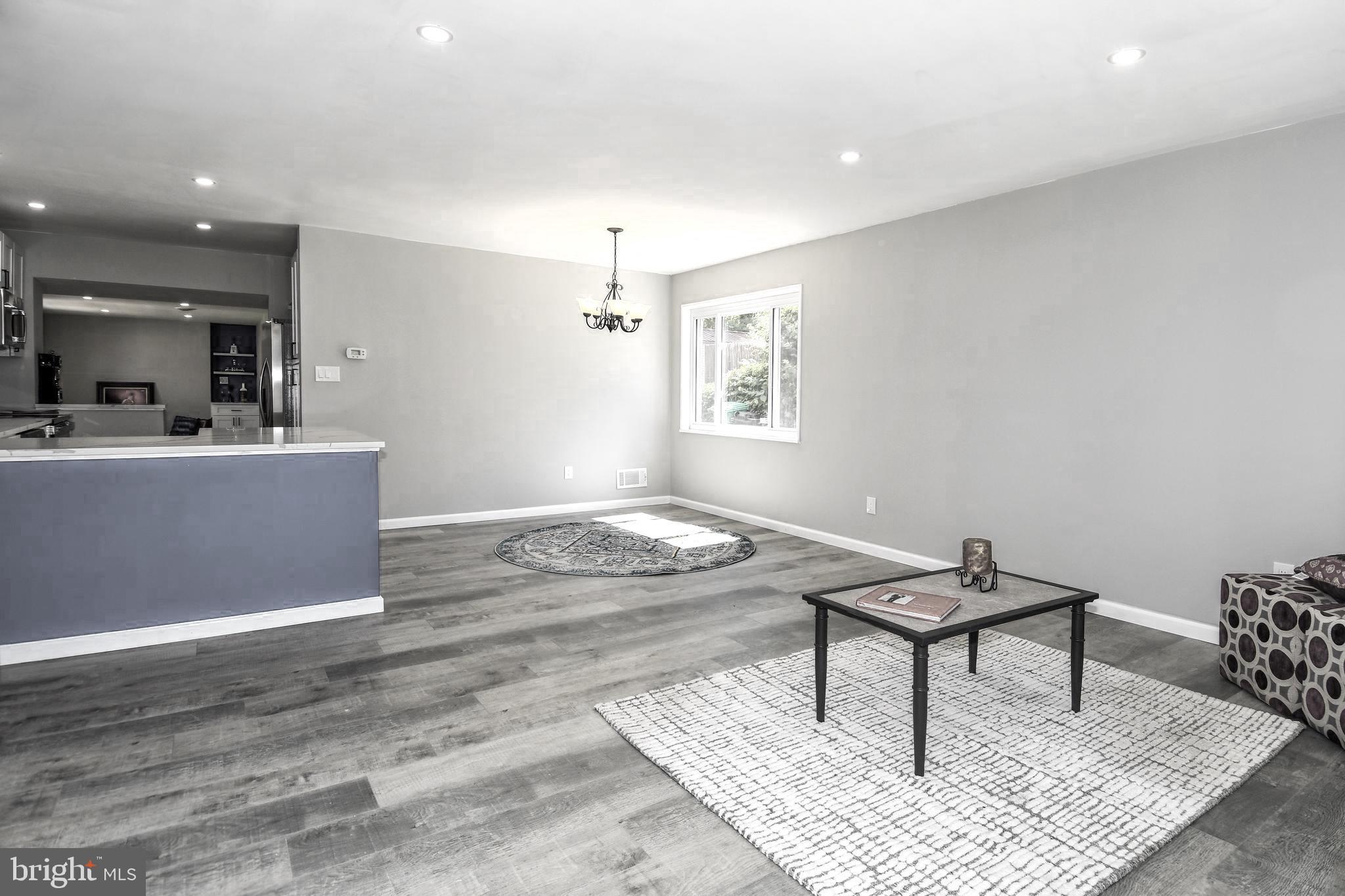 1210 LINDSAY ROAD