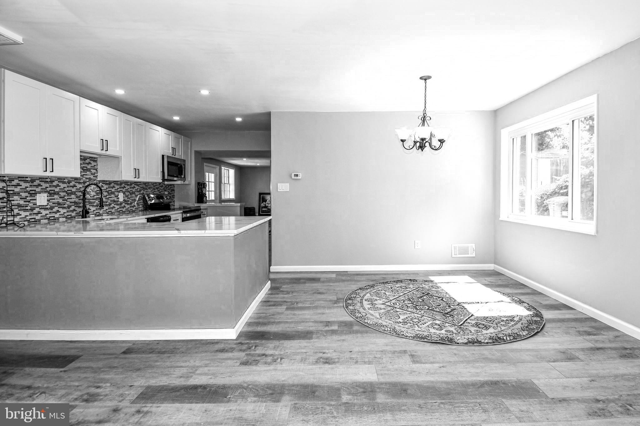 1210 LINDSAY ROAD