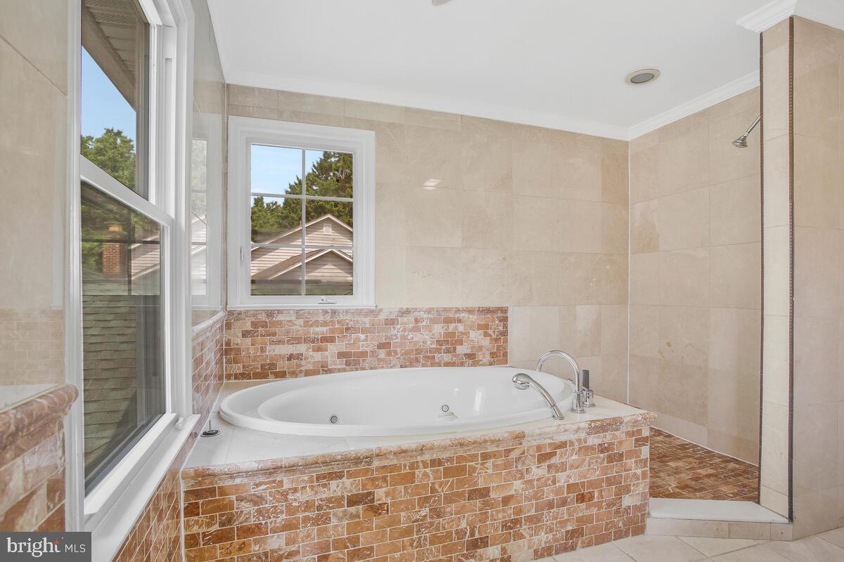 ANNAPOLIS LANDING - Residential