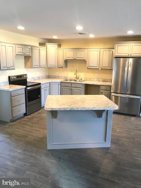 THORNWOOD VILLAGE - Residential