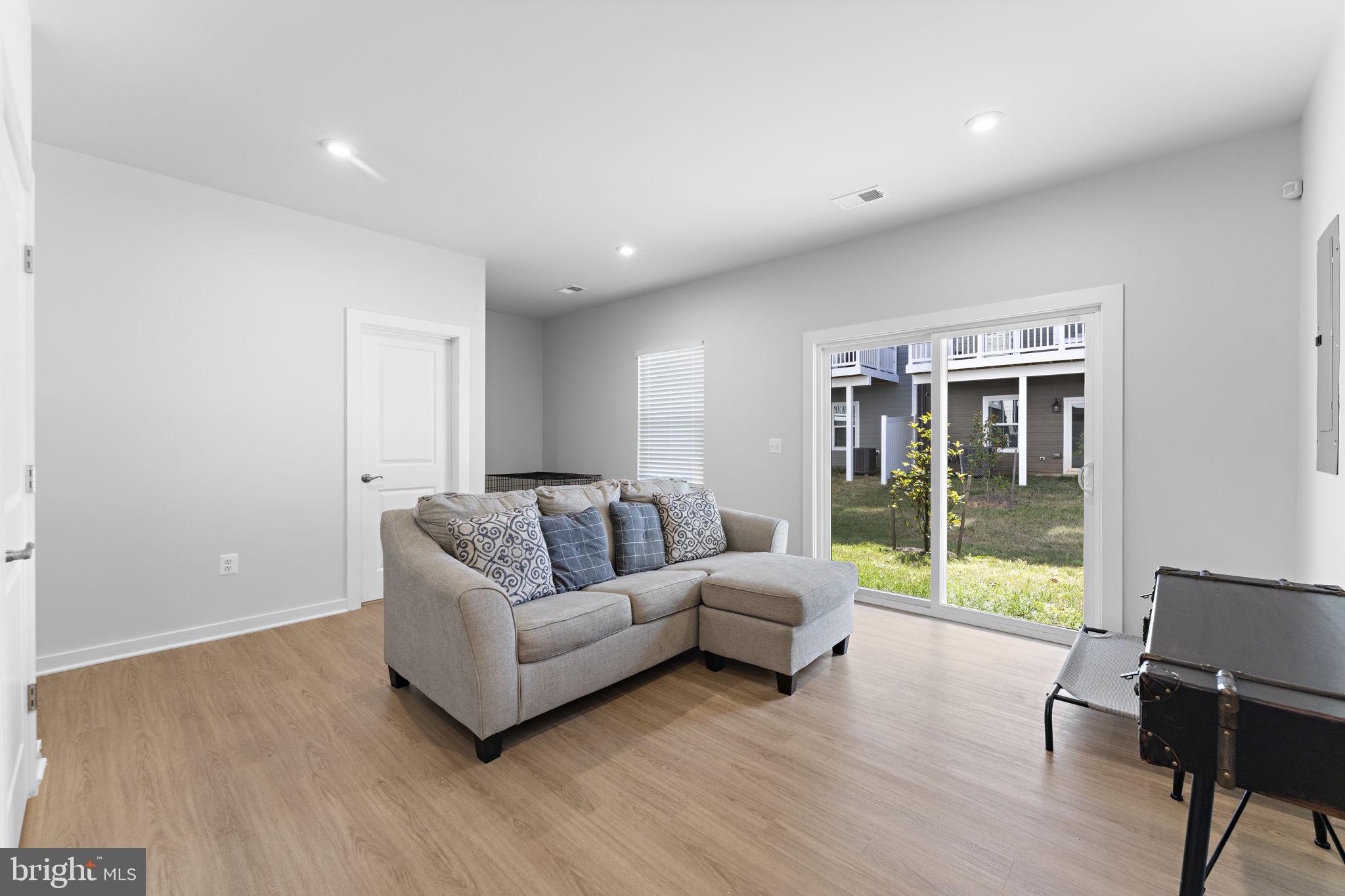 POTOMAC SHORES - Residential