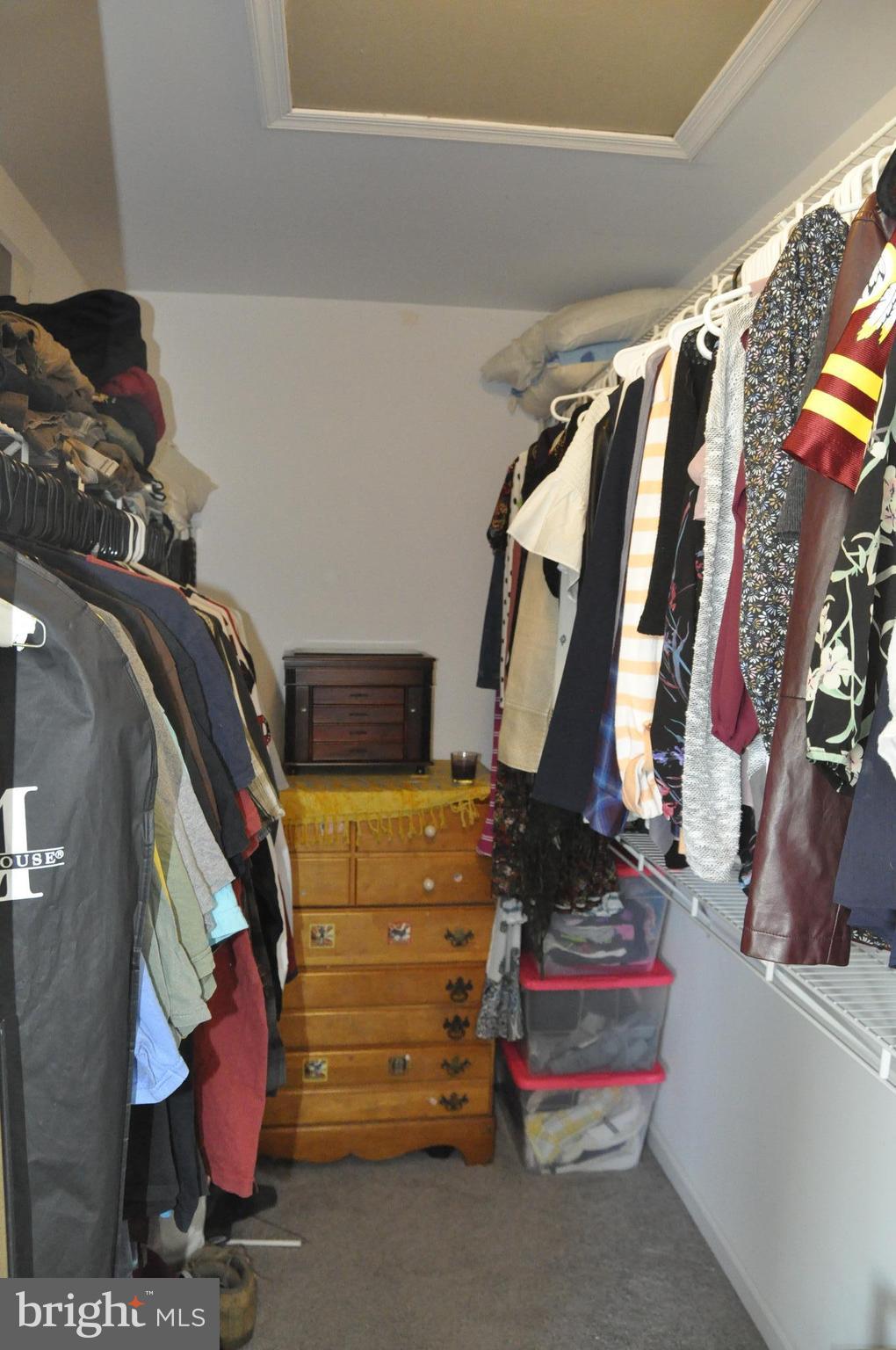 ROUND HILL - Residential