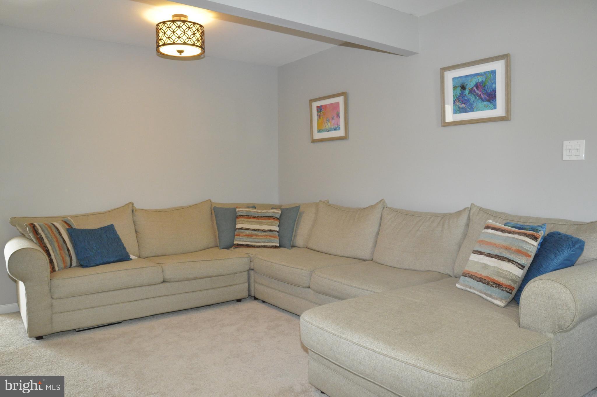 ROUND HILL - Residential