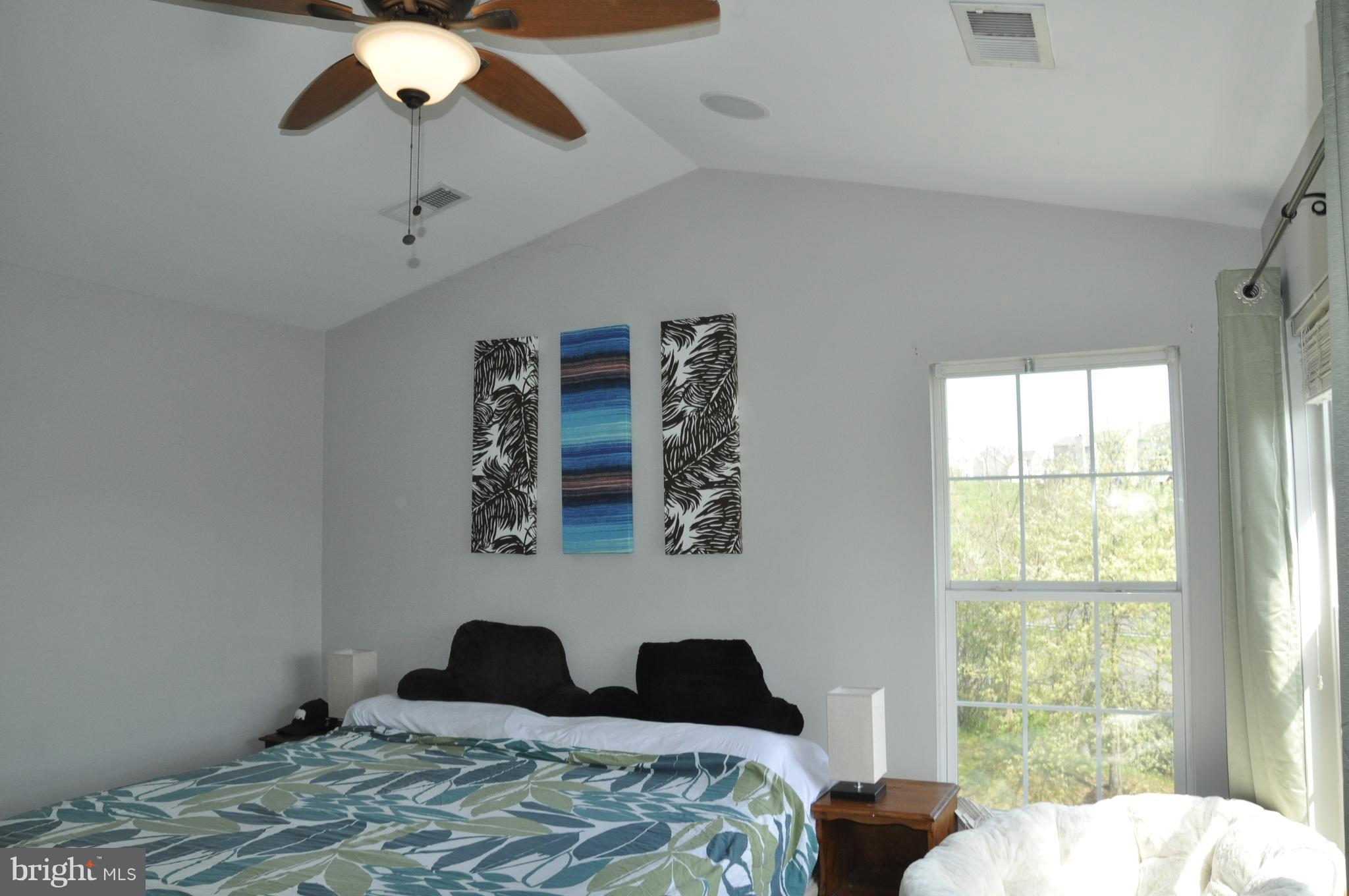 ROUND HILL - Residential