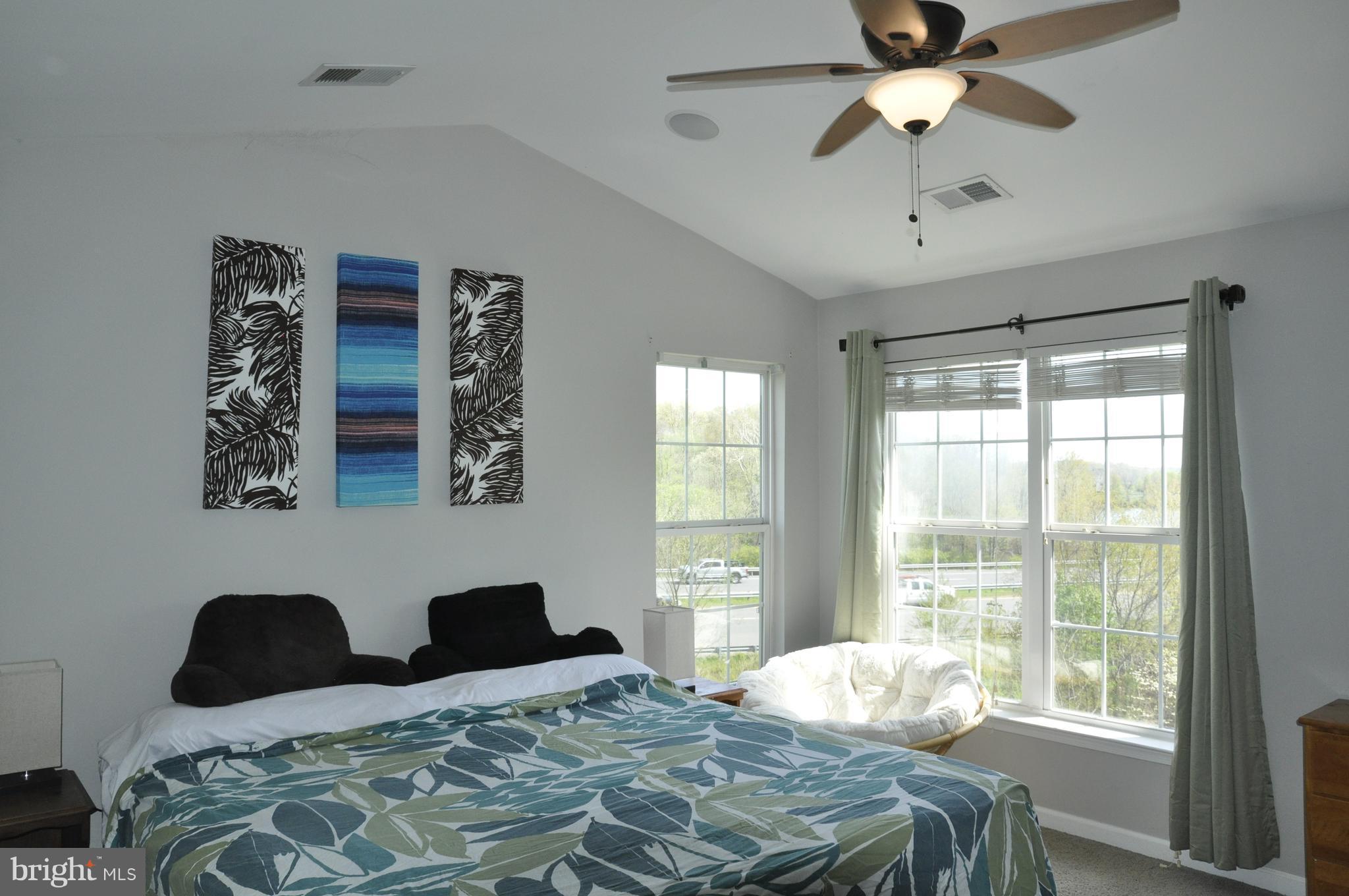 ROUND HILL - Residential