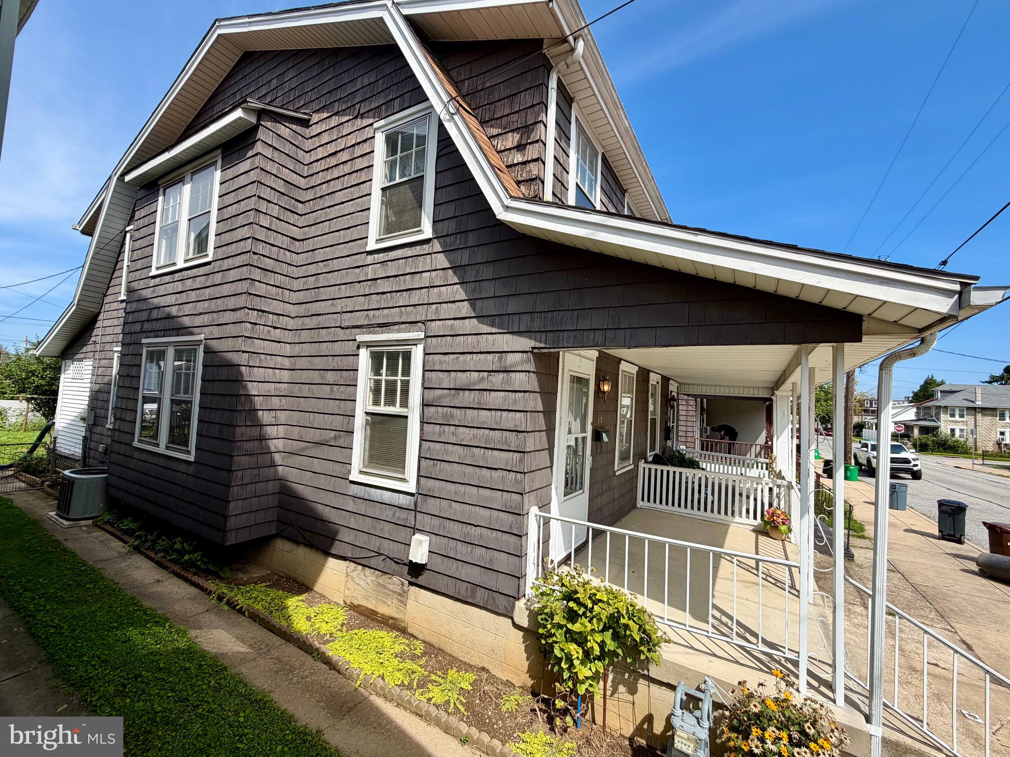 618 COURTLAND STREET
