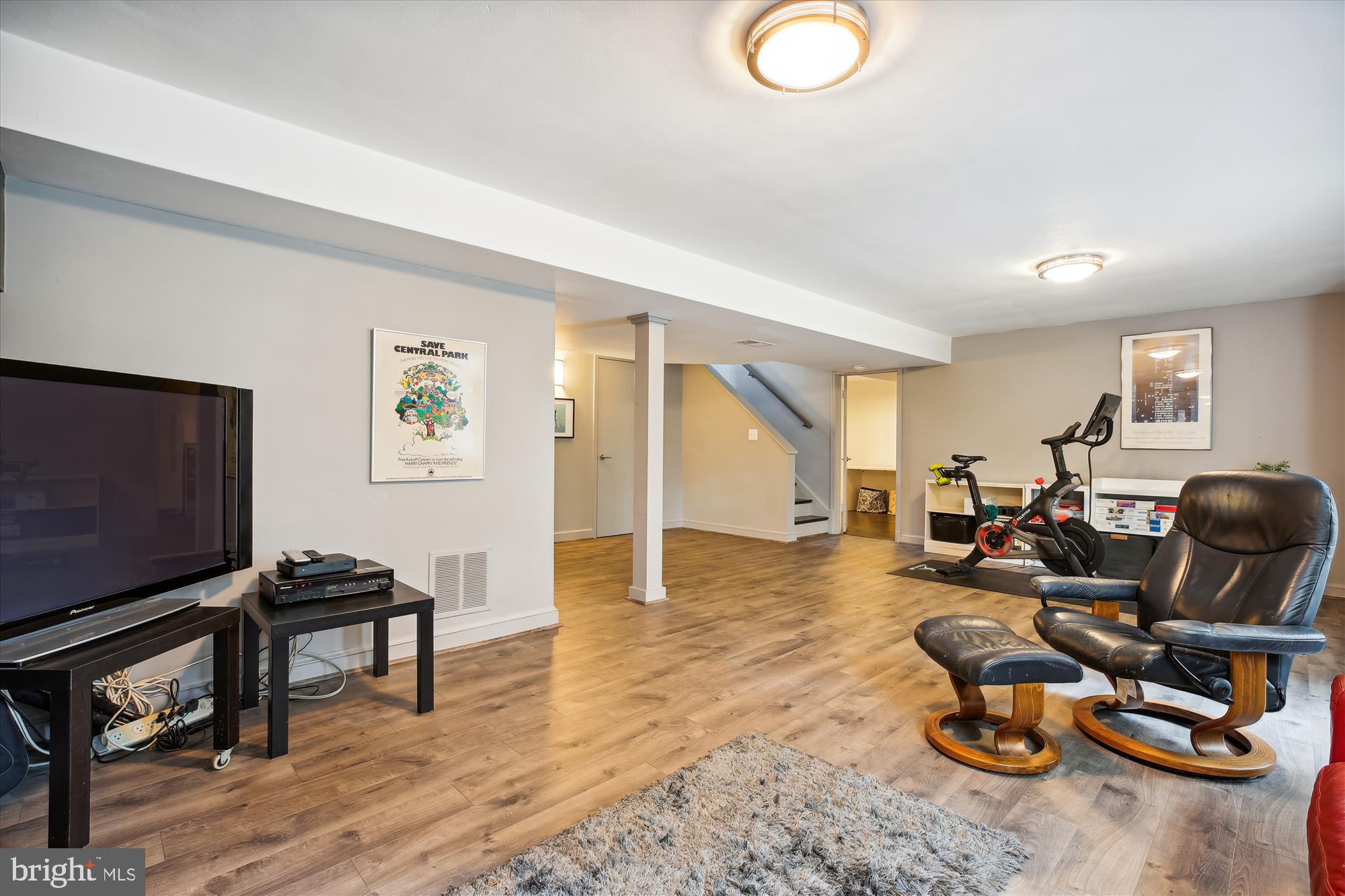 KENWOOD PARK - Residential Lease