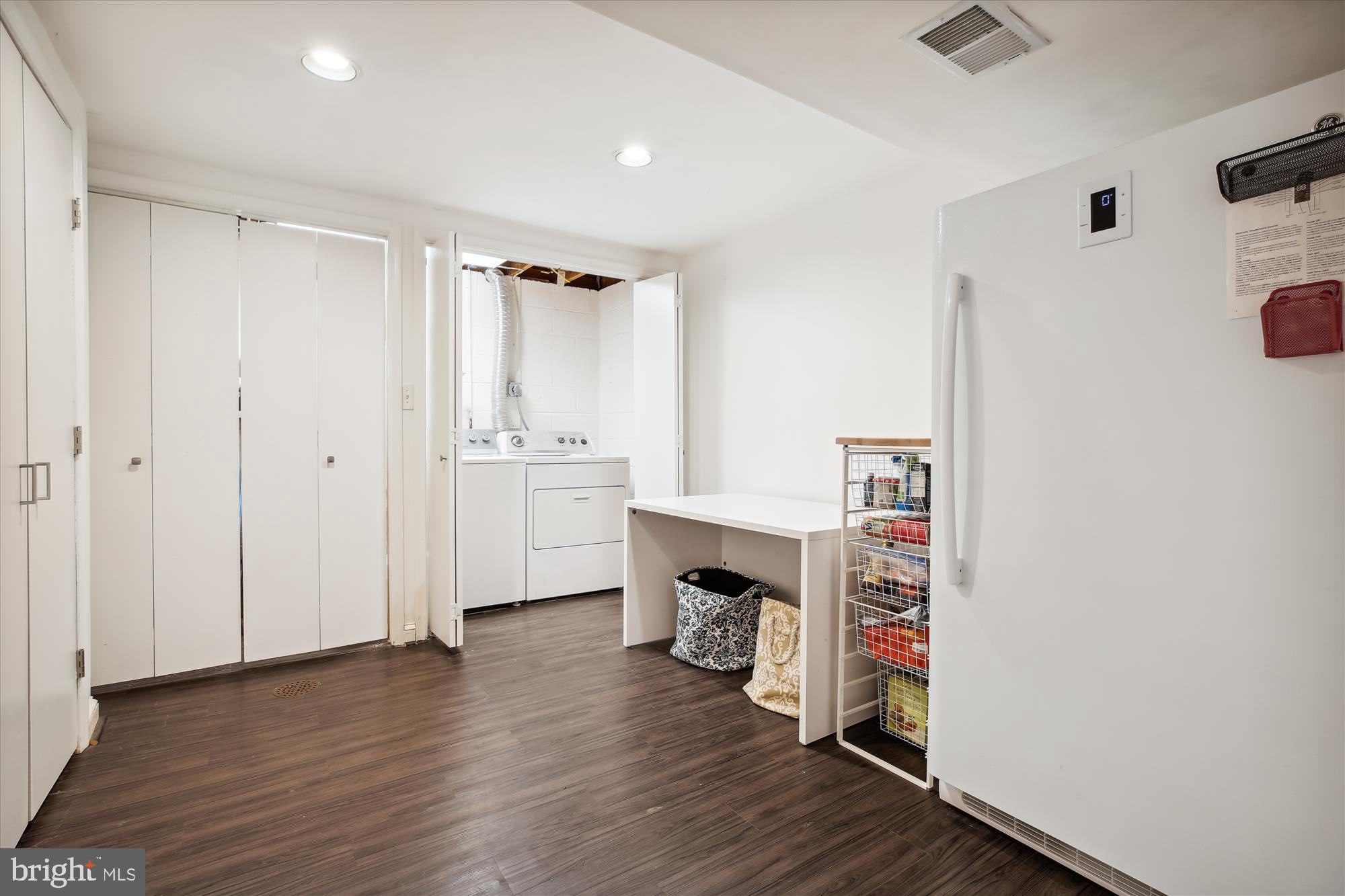 KENWOOD PARK - Residential Lease