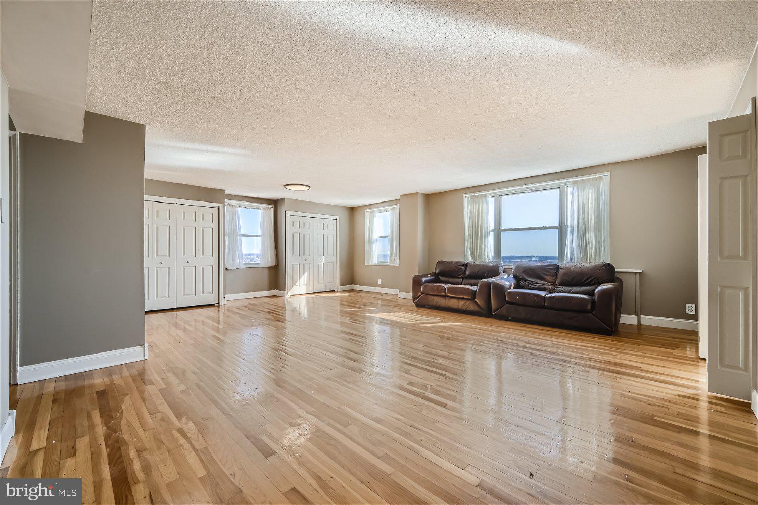 MOUNT VERNON PLACE HISTORIC DISTRICT - Residential Lease