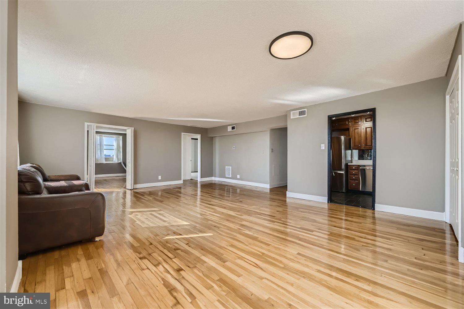 MOUNT VERNON PLACE HISTORIC DISTRICT - Residential Lease