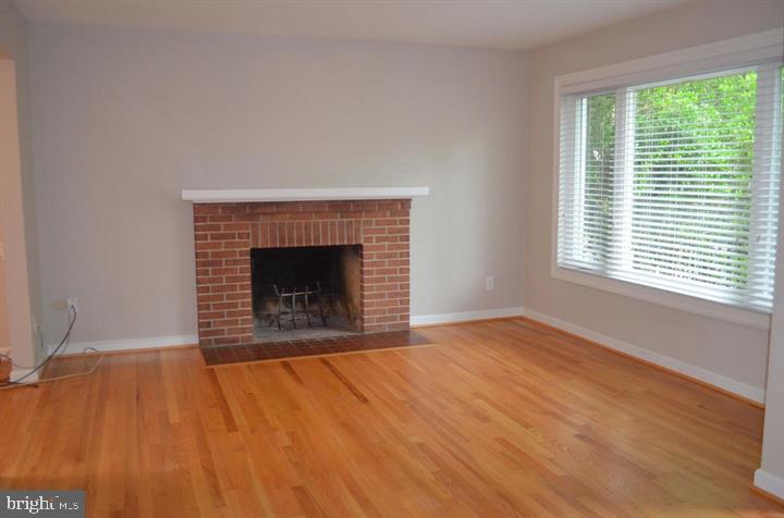 OAKWOOD KNOLLS - Residential Lease