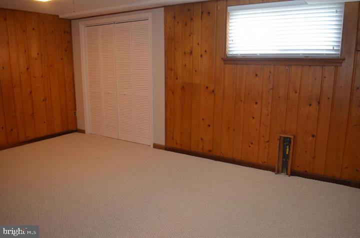 OAKWOOD KNOLLS - Residential Lease