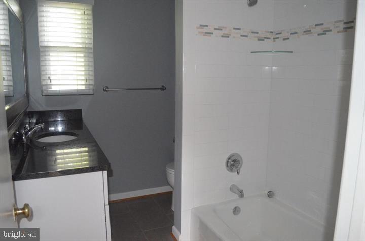 OAKWOOD KNOLLS - Residential Lease