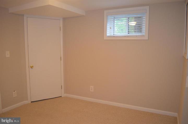 OAKWOOD KNOLLS - Residential Lease