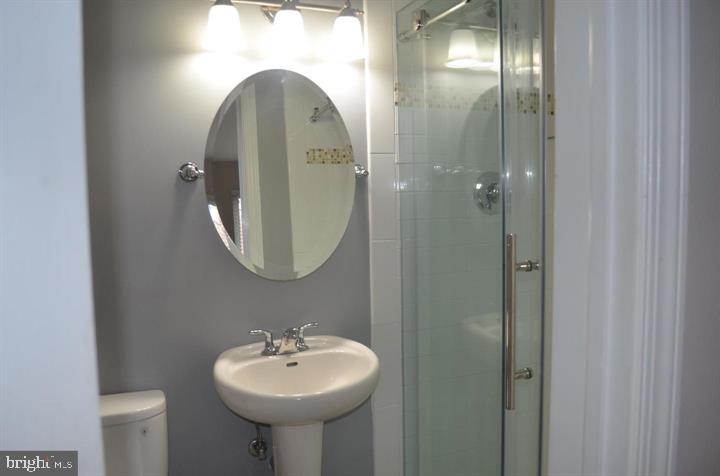 OAKWOOD KNOLLS - Residential Lease