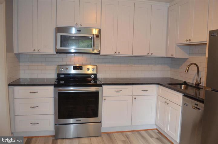 OAKWOOD KNOLLS - Residential Lease